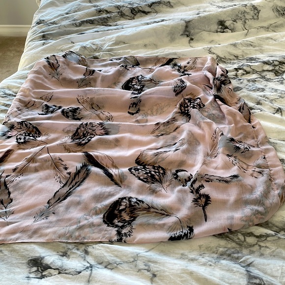 Pink patterned infinity scarf - Picture 2 of 5